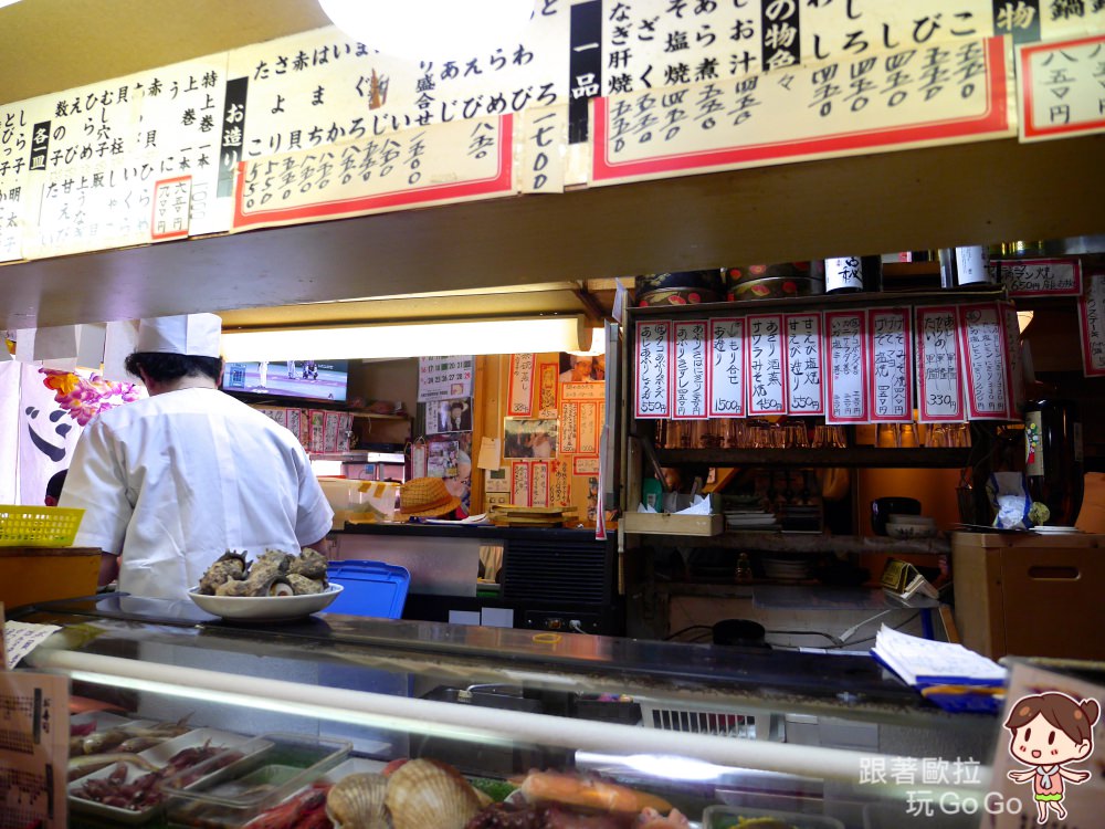 日本大阪美食｜新世界佐兵衛壽司，便宜美味具在地氛圍，8貫握壽司套餐只要550日圓！
