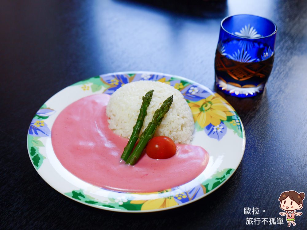 日本鳥取美食｜大榎庵，不只夢幻粉紅咖哩，連醬油、芥末、米都是粉色的！(ピンクカレー 、Pink Curry) @歐拉。旅行不孤單
