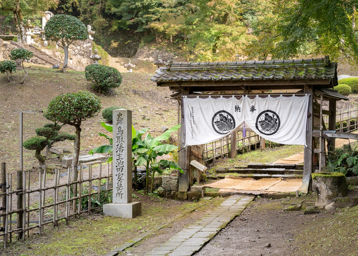 日本鳥取紅葉景點｜鳥取市紅葉秘境鳥取藩主池田家墓所，幽靜景色一年四季分明 (燈籠會、賞櫻、賞雪）