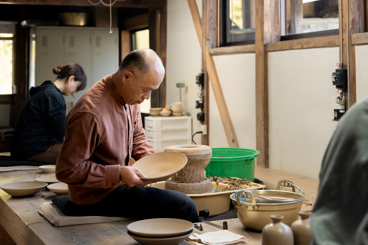 延伸閱讀：日本鳥取民藝｜因州・中井窯白綠黑三色清透分明陶藝品、年輕時尚適合日常生活使用，現貨有眼緣立刻購入，猶豫再等2年！