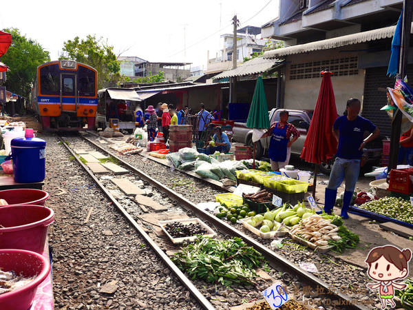 泰國曼谷近郊景點｜馬哈猜鐵道市場火車呼嘯而過 ~ 美功鐵道市場整修新選擇(Mahachai Railway Market) @歐拉。旅行不孤單