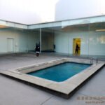 延伸閱讀：日本金澤景點｜21世紀美術館，與藝術互動，用不同角度、想法輕鬆欣賞藝術展品，知名游泳池作品展出地