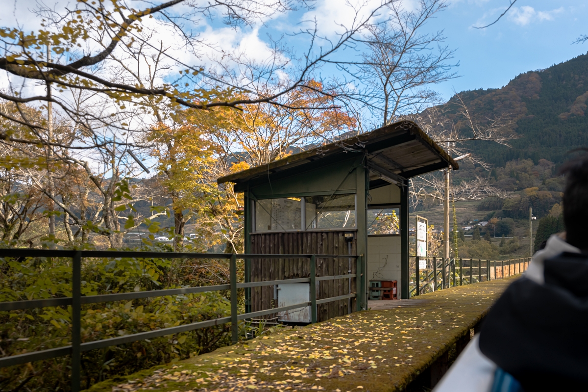 日本宮崎景點｜高千穗小火車創意巧思+山林美景譜出30分鐘夢幻體驗！滿載當地人生活回憶的高千穗線，廢線後從無力回天翻身成熱門觀光列車，再度為當地注入活力！(高千穂あまてらす鉄道、高千穗天照大神鐵道)