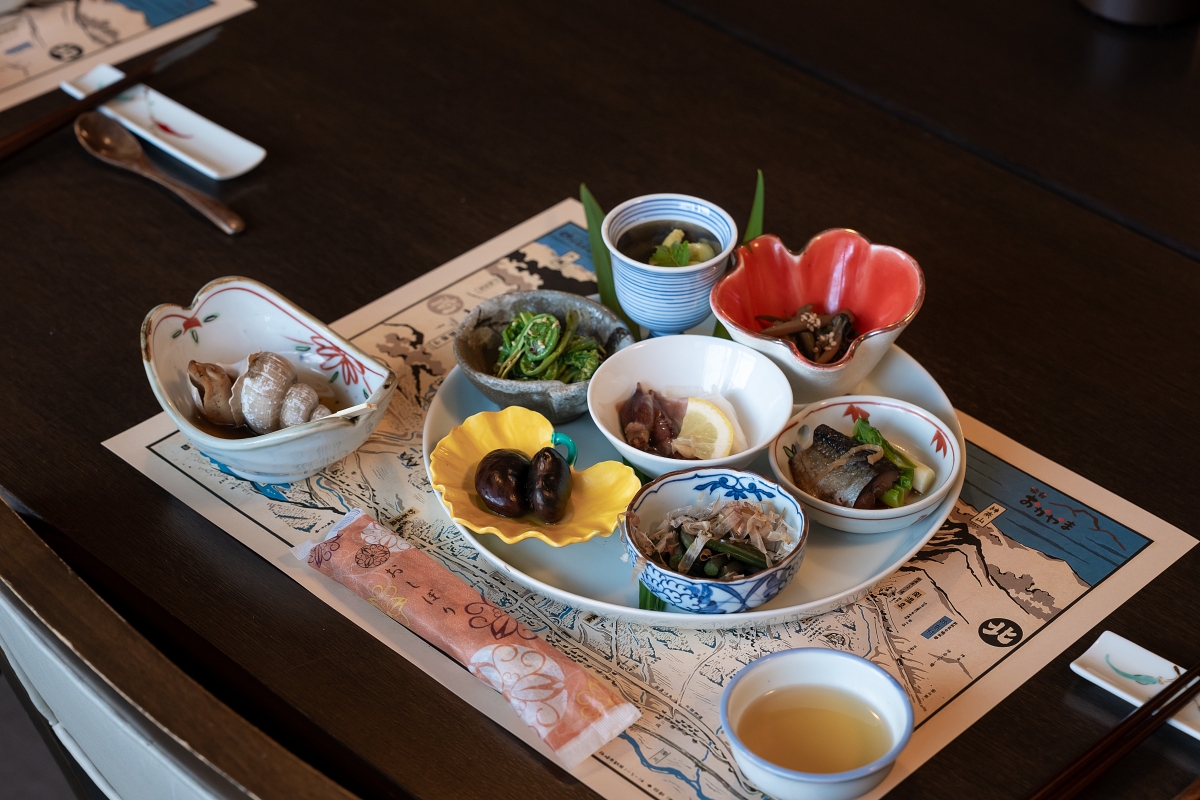 日本新潟美食景點｜妙高戶隱連山國立公園與自然同遊苗名瀑布、井守池，入住療癒與美肌兼具的百年赤倉溫泉(いもり池、岡山旅館、旅館おかやま)