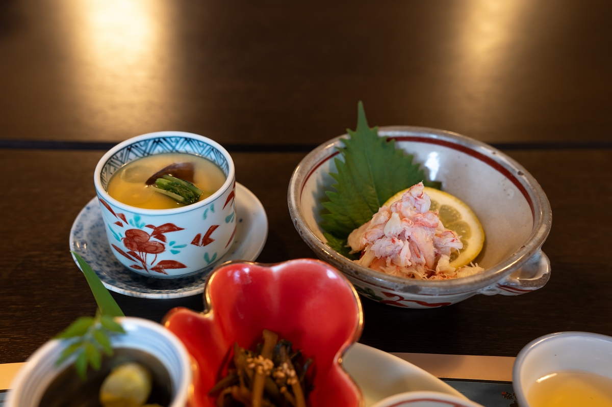 日本新潟美食景點｜妙高戶隱連山國立公園與自然同遊苗名瀑布、井守池，入住療癒與美肌兼具的百年赤倉溫泉(いもり池、岡山旅館、旅館おかやま)