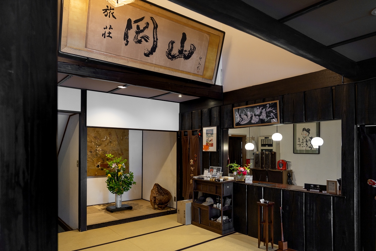 日本新潟美食景點｜妙高戶隱連山國立公園與自然同遊苗名瀑布、井守池，入住療癒與美肌兼具的百年赤倉溫泉(いもり池、岡山旅館、旅館おかやま)