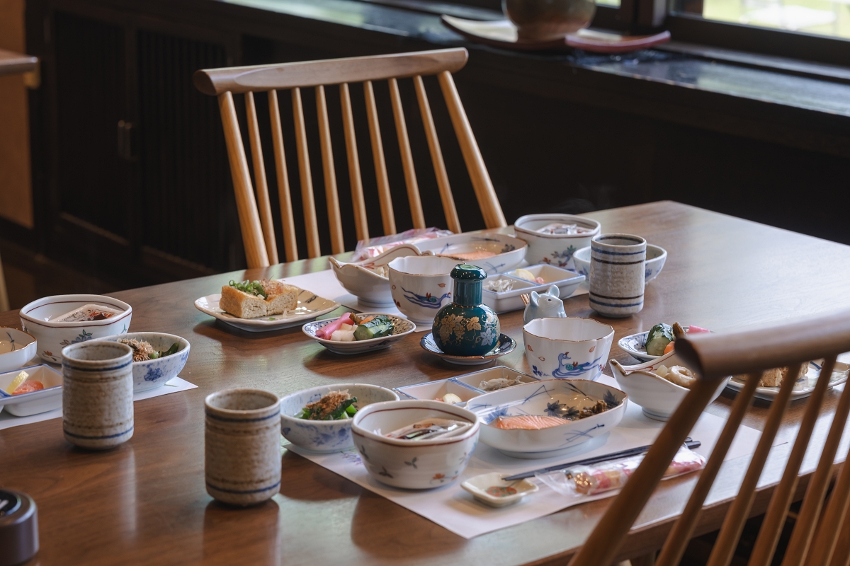 日本新潟美食景點｜妙高戶隱連山國立公園與自然同遊苗名瀑布、井守池，入住療癒與美肌兼具的百年赤倉溫泉(いもり池、岡山旅館、旅館おかやま)