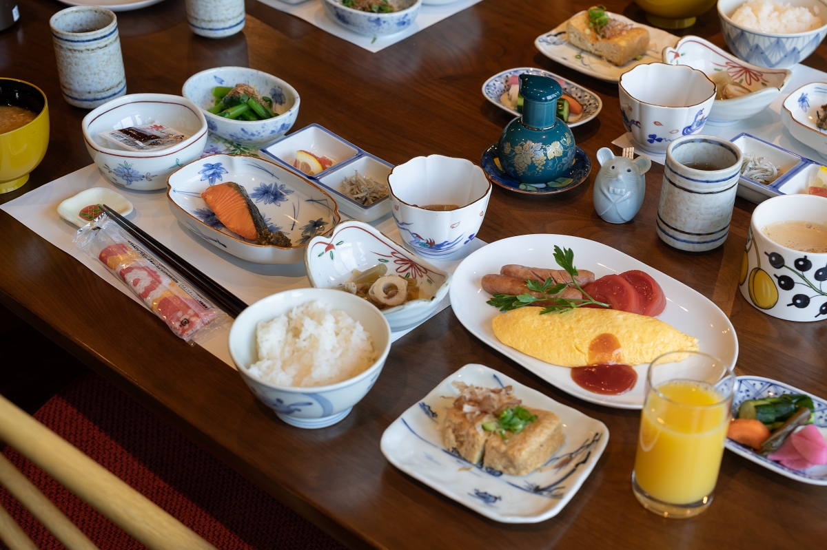 日本新潟美食景點｜妙高戶隱連山國立公園與自然同遊苗名瀑布、井守池，入住療癒與美肌兼具的百年赤倉溫泉(いもり池、岡山旅館、旅館おかやま)