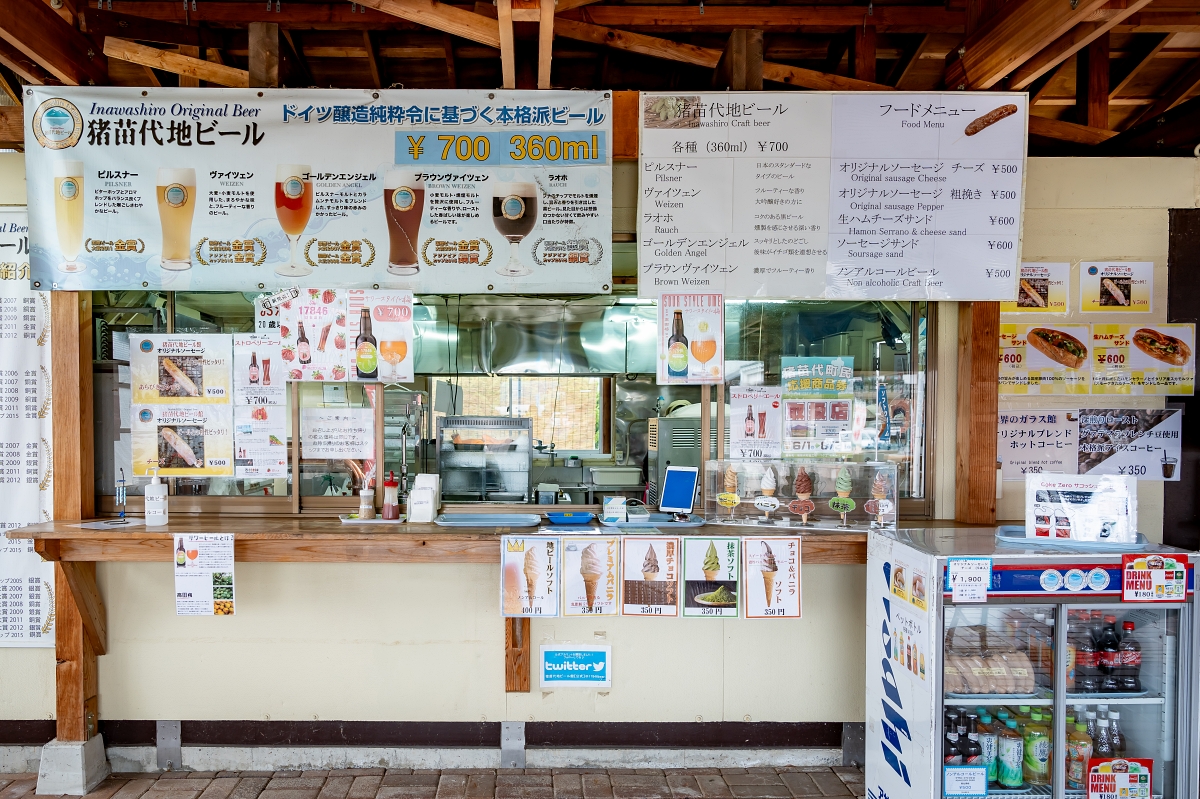 日本福島景點｜豬苗代地啤酒館品嘗17864鮮榨地啤與地啤酒冰淇淋，草莓啤酒、高田梅子啤酒也超級推薦試看看喔！(猪苗代地ビール館)