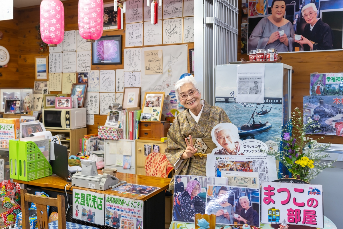 日本秋田景點｜會說方言的販賣機？特搜由利高原鐵道矢島站內驚奇事物，おもちゃ玩具列車、まつこの部屋、一口站長(おもちゃ列車、鳥海山麓線、由利高原鉄道鳥海山ろく線)