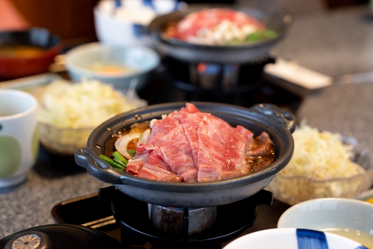 日本長野美食景點｜中野市採果體驗驚人發現！吃蘋果長大的信州牛壽喜燒甜嫩又超值！(信州Fruit Land、福田屋、CHÂTERAISÉ HOTEL長野、お寺カフェ寺粥御膳)