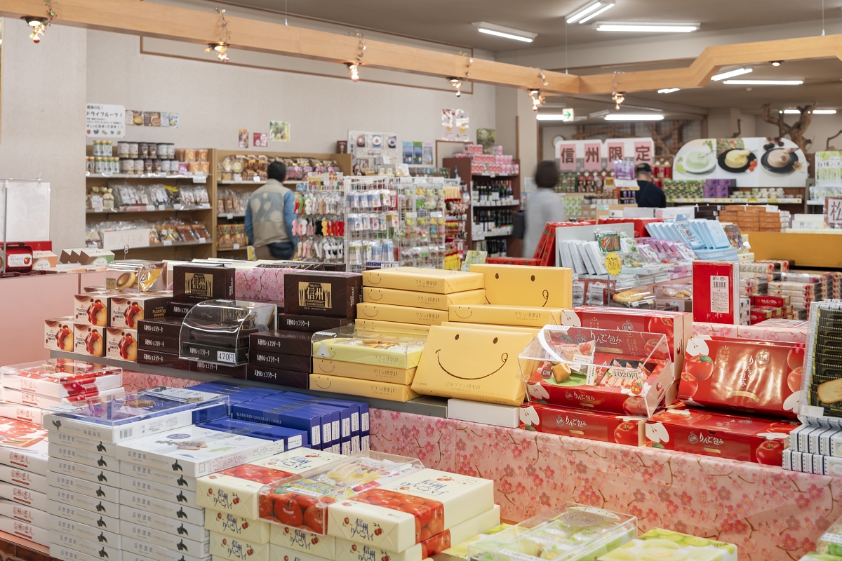 日本長野美食景點｜中野市採果體驗驚人發現！吃蘋果長大的信州牛壽喜燒甜嫩又超值！(信州Fruit Land、福田屋、CHÂTERAISÉ HOTEL長野、お寺カフェ寺粥御膳)