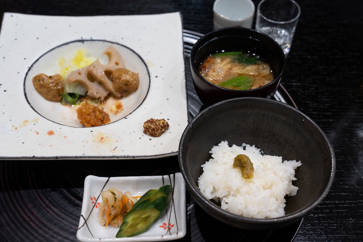 日本長野景點｜真田十代松代城下町散策、挑戰松代燒製陶體驗與享受ろくもん六文觀光列車主廚的美味宴席料理(真田邸、文武學校、松代陶苑、川中島古戰場史跡公園、割烹きたざわ、長野大都會飯店)