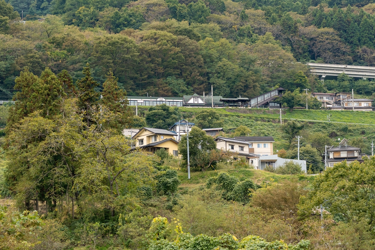 日本長野景點｜千曲市森將軍塚古墳與姨捨梯田風景壯麗，夜宿美肌之湯戶倉上山田溫泉，體驗溫泉街與特色小酒館魅力！(圓山莊、スナック)