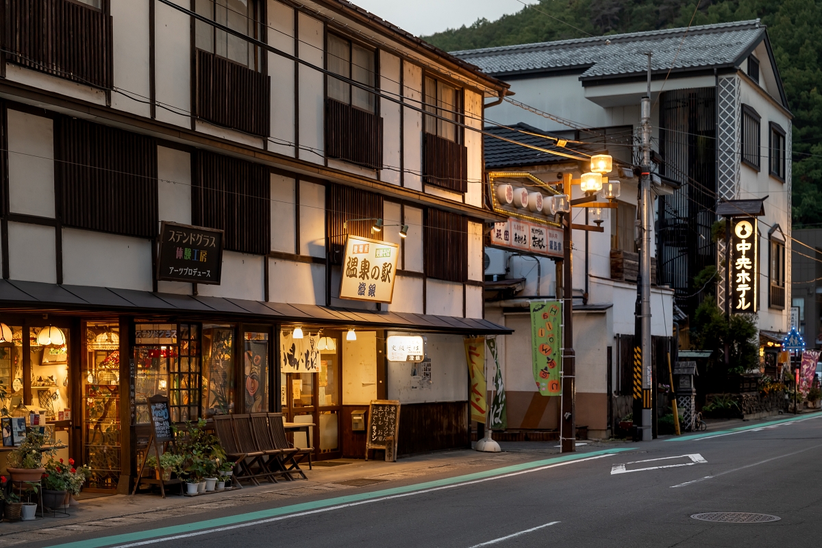日本長野景點｜千曲市森將軍塚古墳與姨捨梯田風景壯麗，夜宿美肌之湯戶倉上山田溫泉，體驗溫泉街與特色小酒館魅力！(圓山莊、スナック)