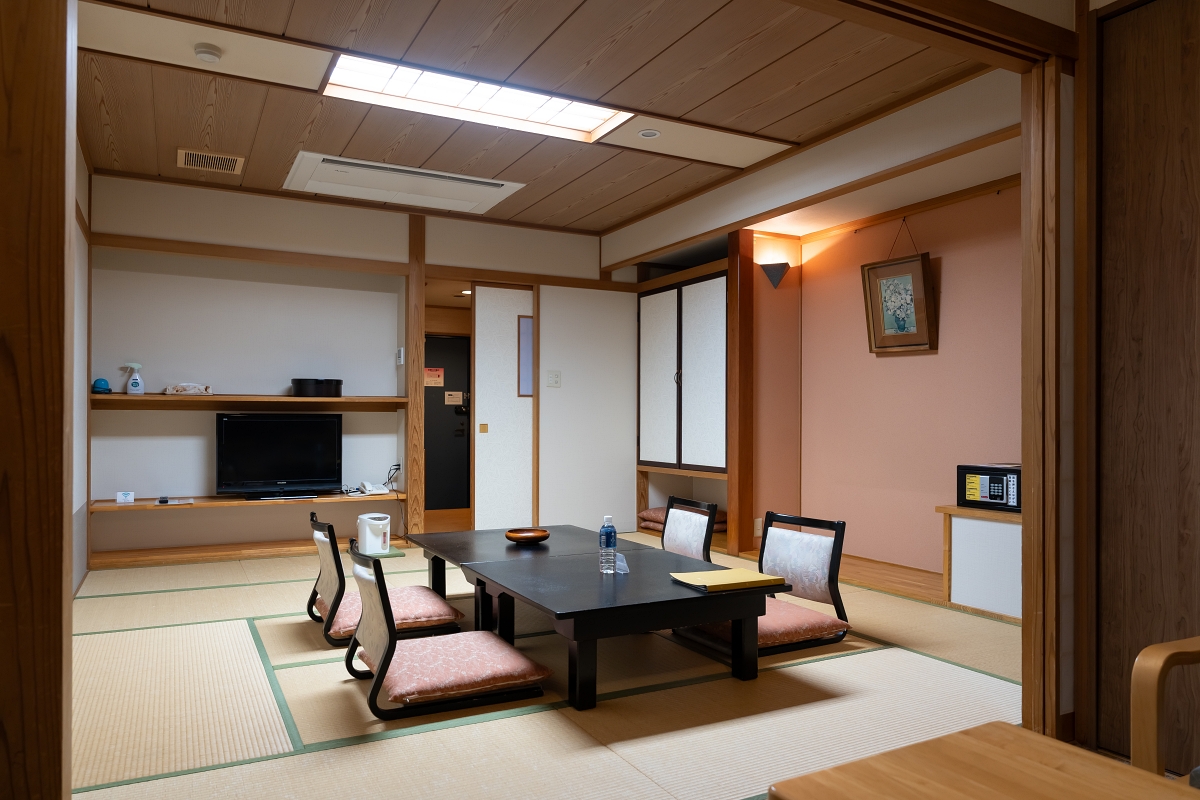 日本長野景點｜千曲市森將軍塚古墳與姨捨梯田風景壯麗，夜宿美肌之湯戶倉上山田溫泉，體驗溫泉街與特色小酒館魅力！(圓山莊、スナック)