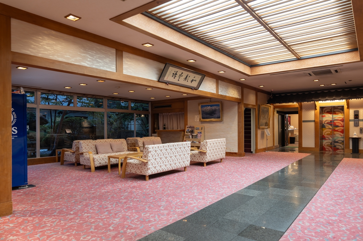 日本長野景點｜千曲市森將軍塚古墳與姨捨梯田風景壯麗，夜宿美肌之湯戶倉上山田溫泉，體驗溫泉街與特色小酒館魅力！(圓山莊、スナック)