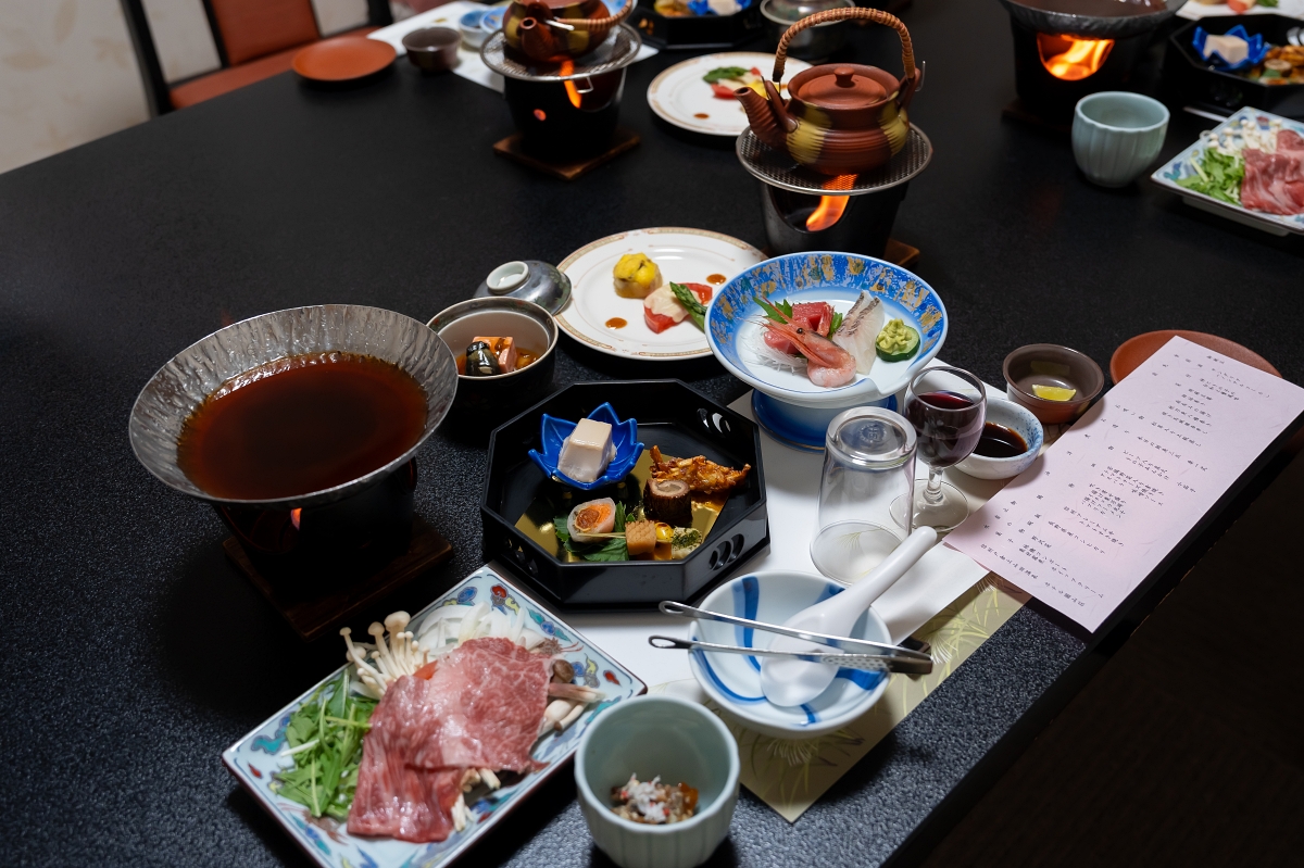 日本長野景點｜千曲市森將軍塚古墳與姨捨梯田風景壯麗，夜宿美肌之湯戶倉上山田溫泉，體驗溫泉街與特色小酒館魅力！(圓山莊、スナック)