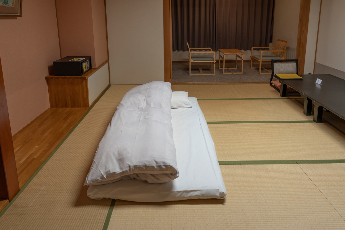 日本長野景點｜千曲市森將軍塚古墳與姨捨梯田風景壯麗，夜宿美肌之湯戶倉上山田溫泉，體驗溫泉街與特色小酒館魅力！(圓山莊、スナック)