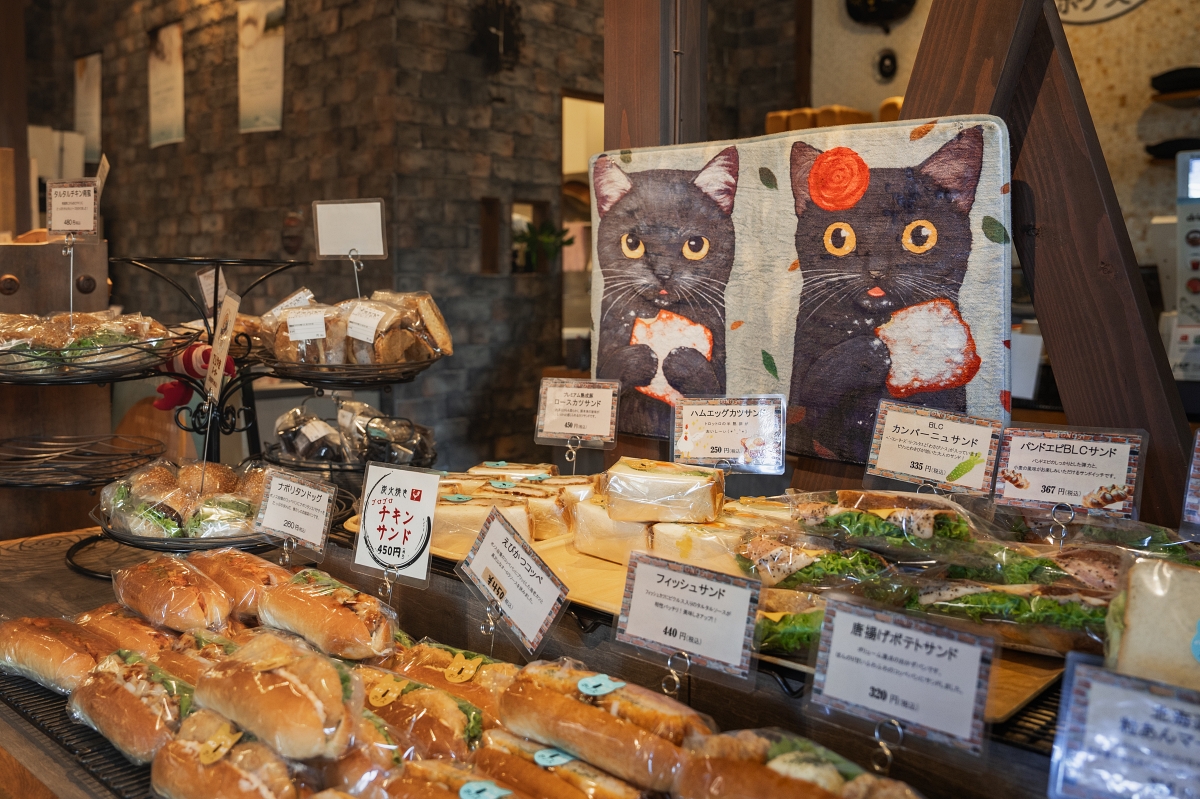 日本鳥取美食｜スペイン石窯パンの家 ボノス (Bonos)在地人推薦美味實惠的窯烤麵包，橄欖樹庭院中享受悠閒時光！