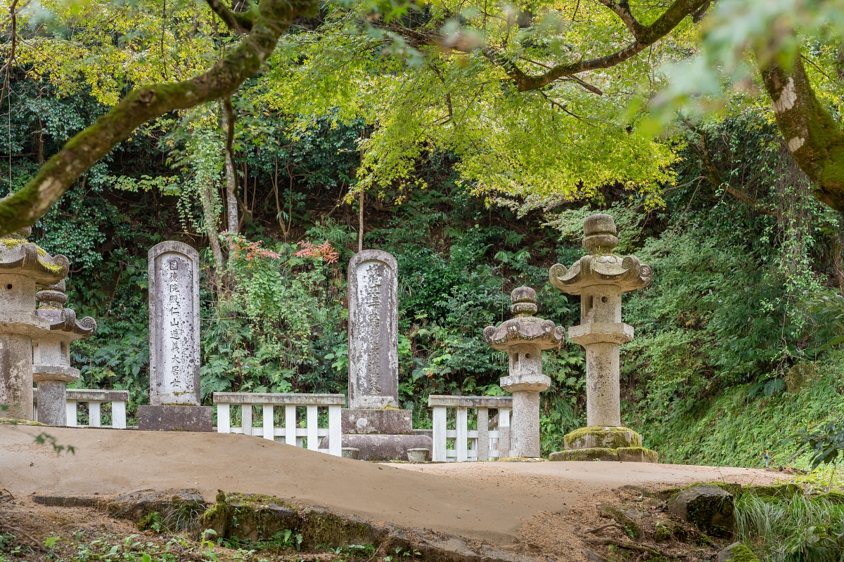 日本鳥取紅葉景點｜鳥取市紅葉秘境鳥取藩主池田家墓所，幽靜景色一年四季分明 (燈籠會、賞櫻、賞雪）