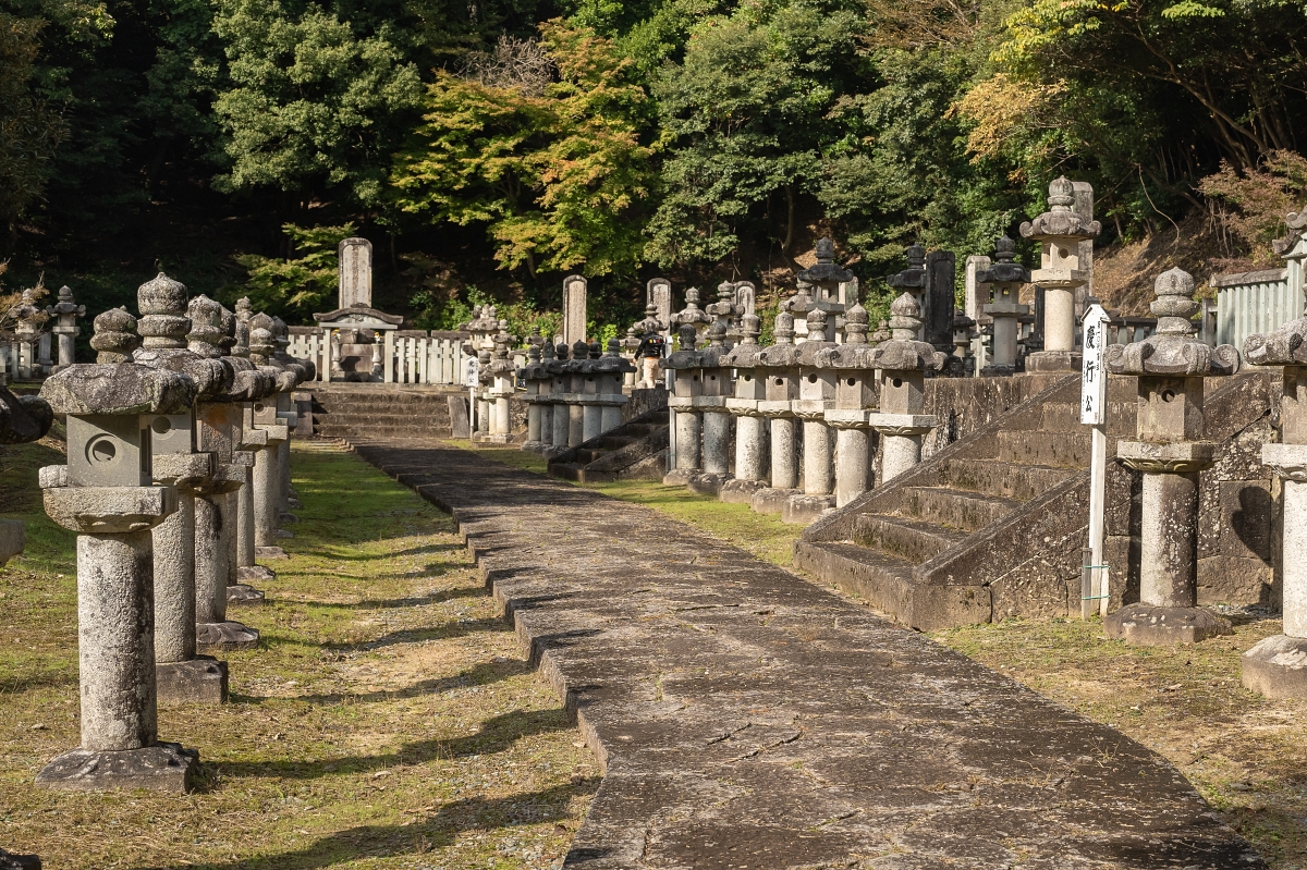 日本鳥取紅葉景點｜鳥取市紅葉秘境鳥取藩主池田家墓所，幽靜景色一年四季分明 (燈籠會、賞櫻、賞雪）