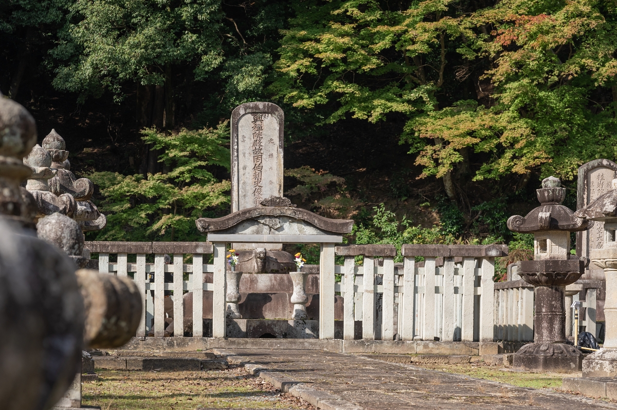 日本鳥取紅葉景點｜鳥取市紅葉秘境鳥取藩主池田家墓所，幽靜景色一年四季分明 (燈籠會、賞櫻、賞雪）