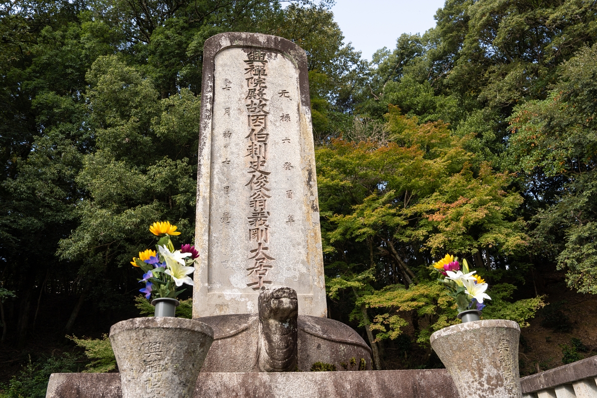 日本鳥取紅葉景點｜鳥取市紅葉秘境鳥取藩主池田家墓所，幽靜景色一年四季分明 (燈籠會、賞櫻、賞雪）